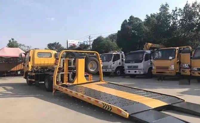 英吉沙汽车中途维修案例