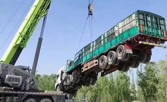 英吉沙道路脱困救援案例
